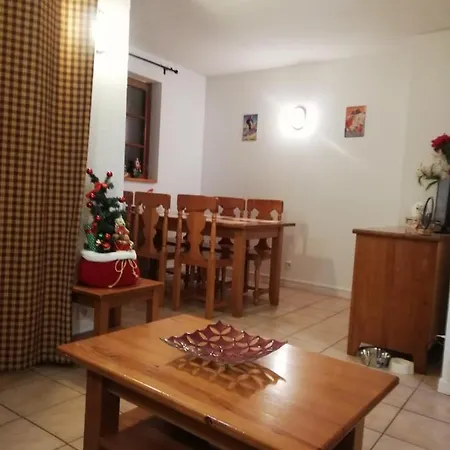 Les D Estives شقة *