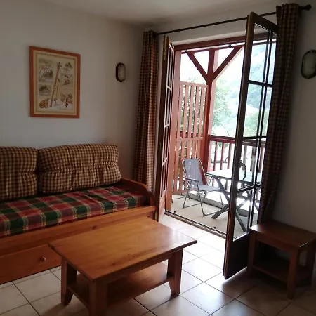 Les D Estives شقة